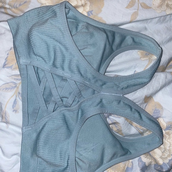 New Balance Sports Bra - Picture 1 of 2